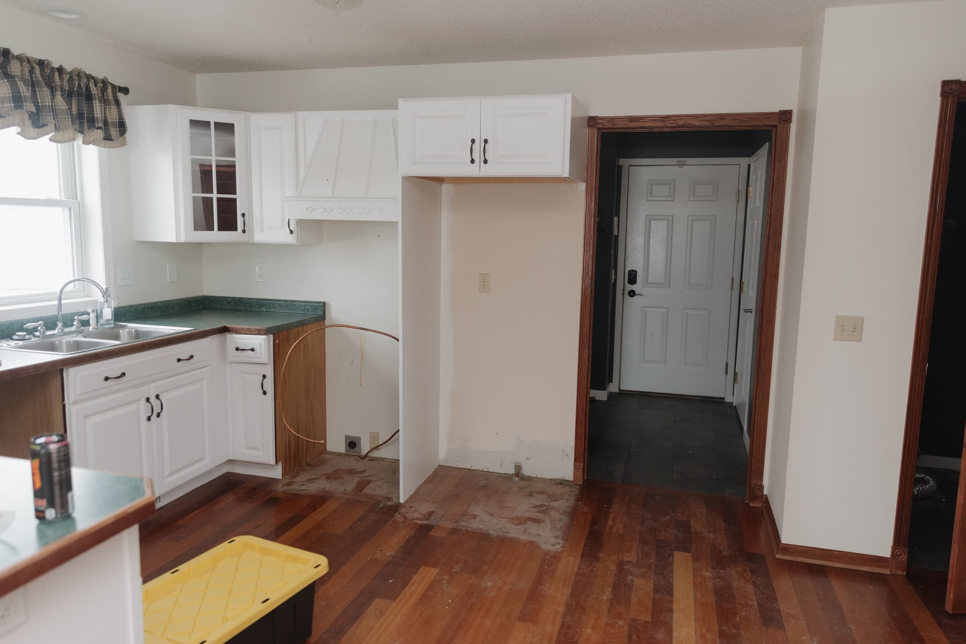 Gallery photos for Dysfunctional Mudroom Turned Into a Butler's Pantry: Image #6