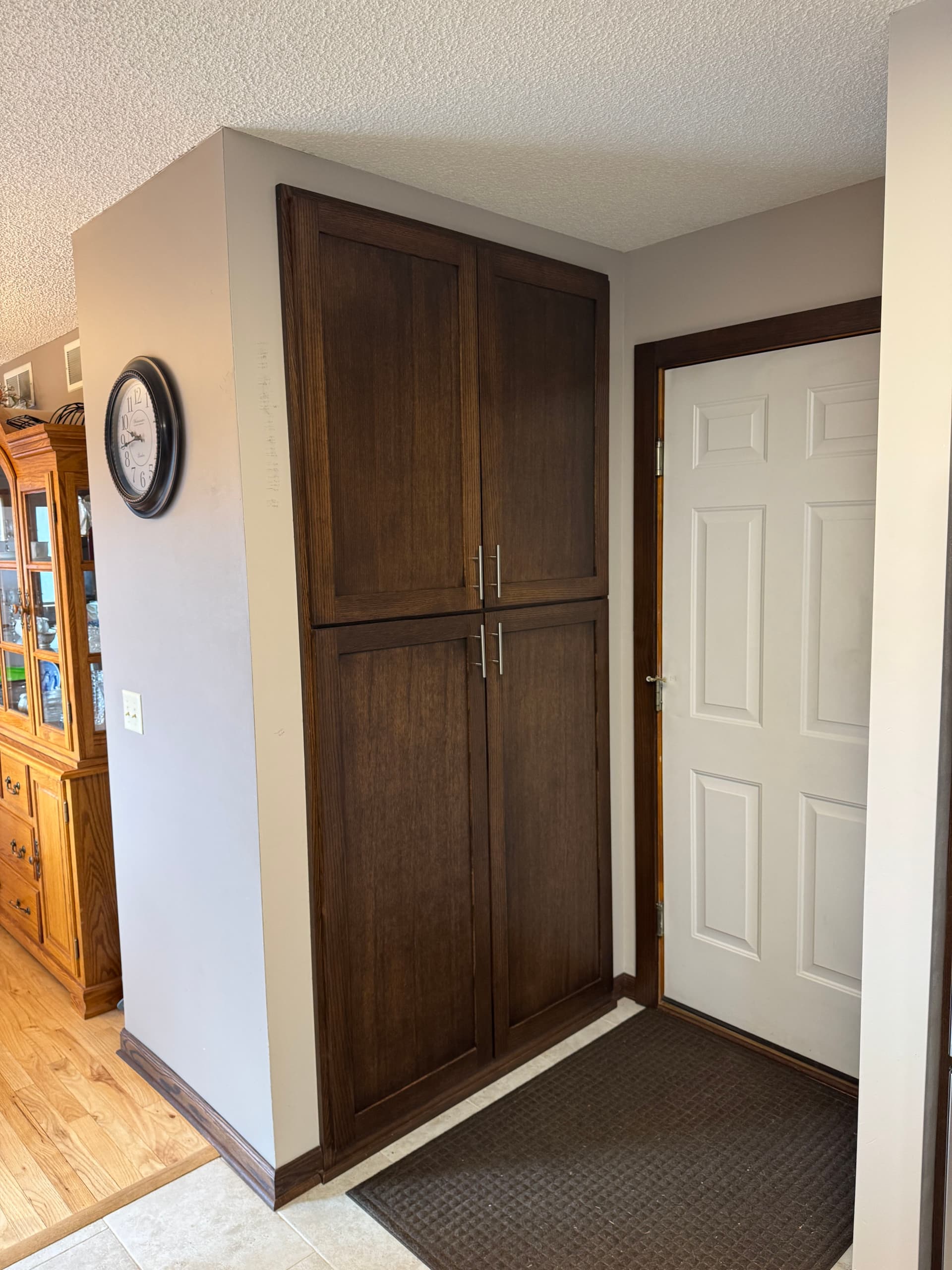 Gallery photos for Kitchen Redesign Brings Dark Elegance: Image #4